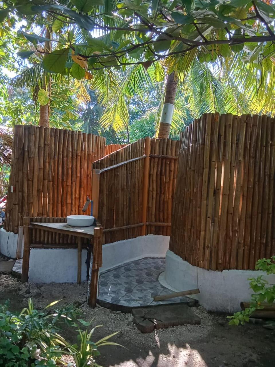 Georgia'S Neverland Hostel لوغون المظهر الخارجي الصورة